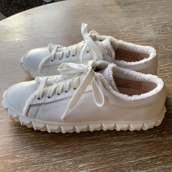 Stuart Weitzman Fringe Coverstory - Picture 5 of 14